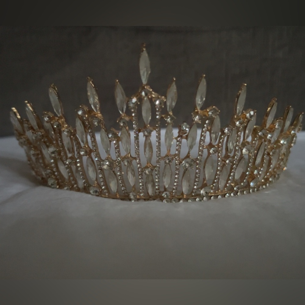 Gold Rhinestone Tiara - Picture 6 of 8